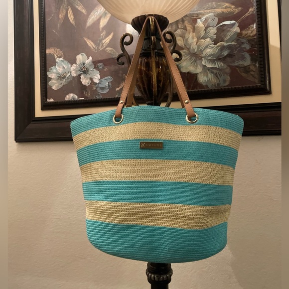 Amiani please check all picture of condition - Picture 5 of 17